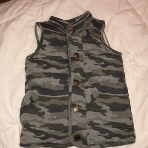Sherpa camo vest